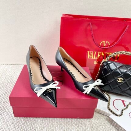 Valentino Bepointy Pump In Patent Leather And Kidskin 45mm